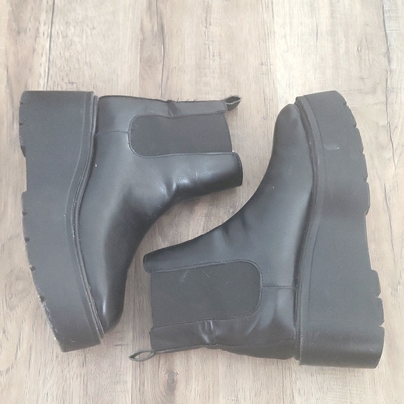 BAMBOO Shoes - BAMBOO Black Chunky Platform Boots size 6